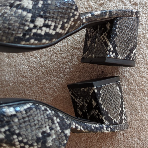 Steve Madden Snake Skin Print Block Heel Mule Slides 8.0 Black Gray - Picture 16 of 16
